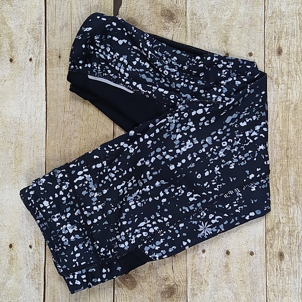 Athleta Pebble Be Free Knicker Crop Leggings